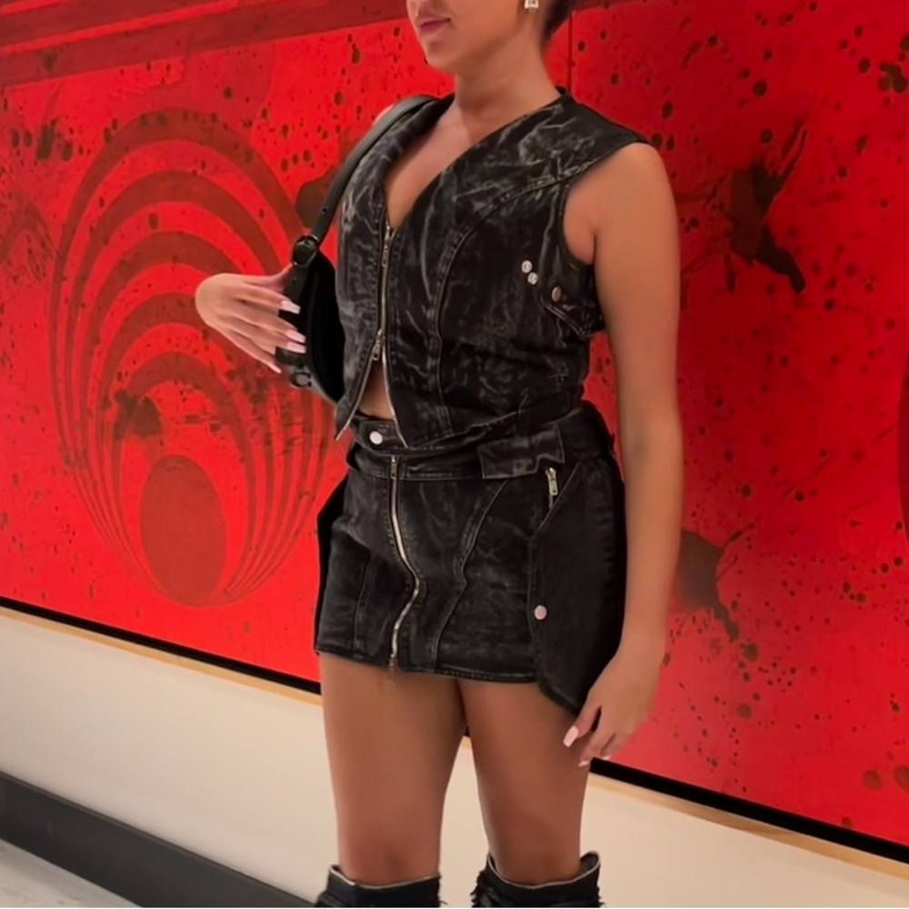 Black Sleeveless Denim Zip-Up Crop Top - Women